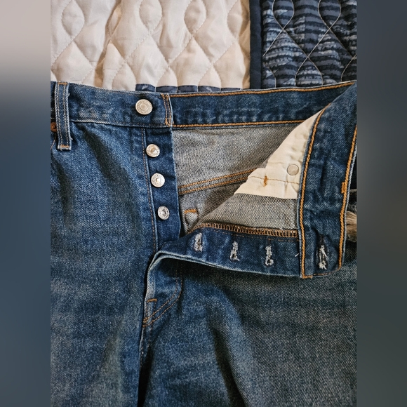 Levi's Blue Distressed Denim Jeans - Picture 2 of 6